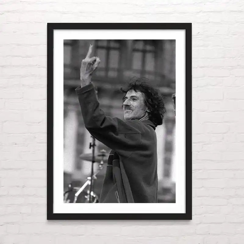 Póster artístico de charly garcia en blanco y negro – Posterinc Studio