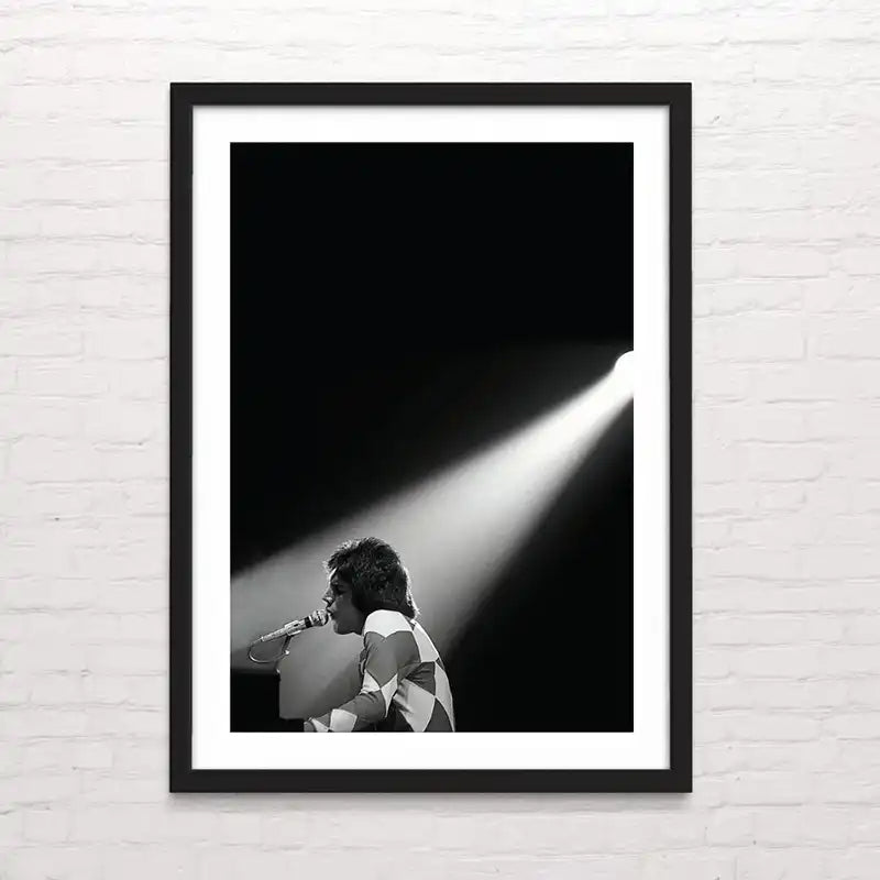 Póster artístico de Freddie Mercury en blanco y negro – Posterinc Studio